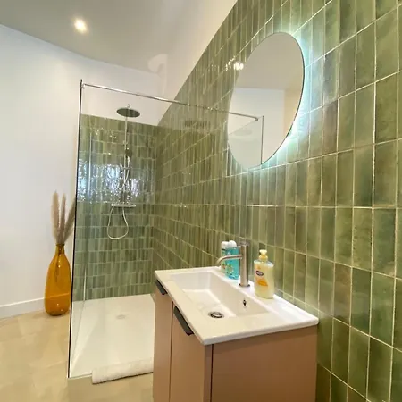 New In Forville With Balcony קאן