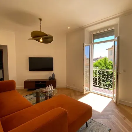 New In Forville With Balcony דירה *